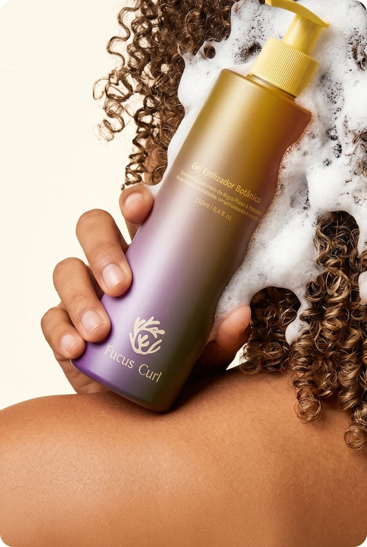 Alga fucus: o ingrediente do mar que está a transformar o cuidado do cabelo encaracolado
